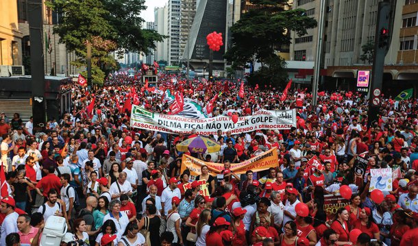 Penso que é chegada a hora de um amplo processo de conciliação nacional tendo como base de legitimidade a voz das ruas. O primeiro passo seriam eleições presidenciais agora em outubro junto com as eleições municipais