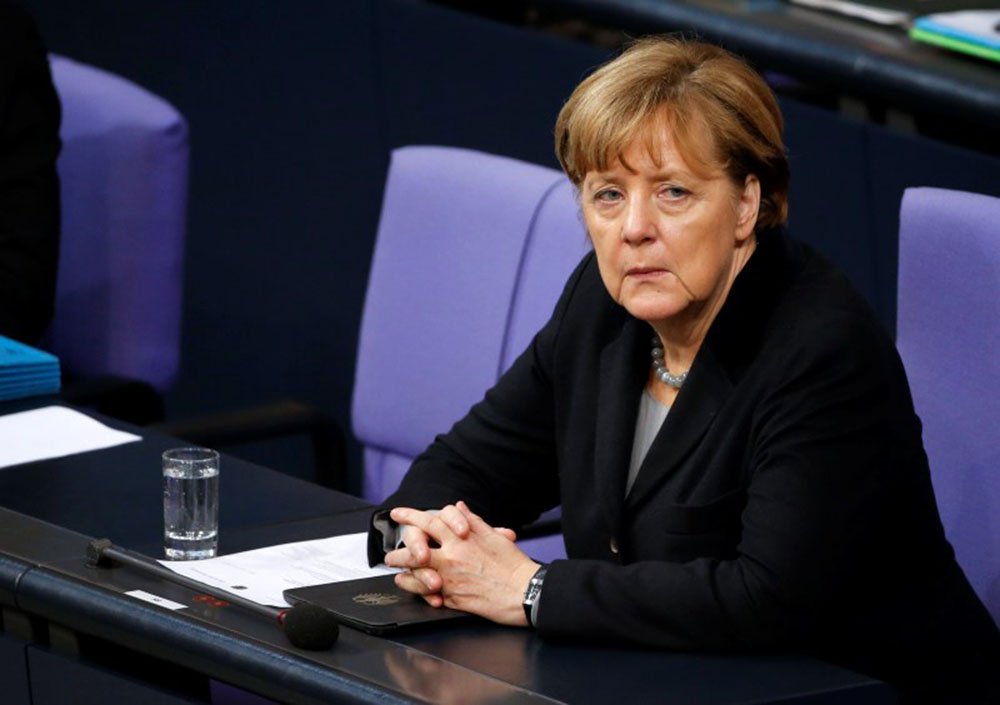 Chanceler da Alemanha, Angela Merkel, durante sessão parlamentar, em Berlim. 13/01/2016 REUTERS/Fabrizio Bensch