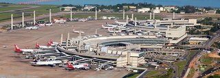 Governo deixou de receber R$ 1 bilhão referente às outorgas dos aeroportos do Galeão e Confins; a concessionária Rio Galeão, controlada por subsidiária da Odebrecht, não pagou R$ 936 milhões e a BH Airport, que tem a CCR como principal acionista, obteve liminar e fez um depósito judicial de R$ 74 milhões