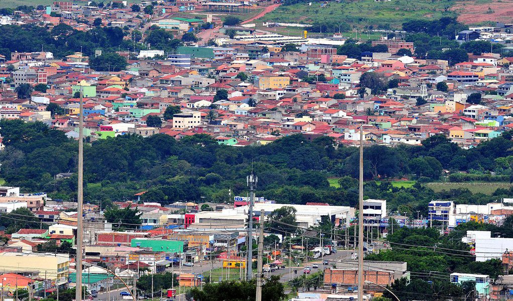 O governo de Brasília retomará nesta semana o ciclo de discussões diretas com a comunidade; a primeira região administrativa a receber a Roda de Conversa em 2016 será São Sebastião, na próxima quinta-feira (10); ainda neste semestre, a intenção é promover pelo menos outros três encontros no Distrito Federal; essa edição será na Vila Olímpica da região, que fica na Quadra 2 do Bairro São Bartolomeu; ao todo, serão 10 participações – sete sorteadas do público e três destinadas a lideranças comunitárias ou movimentos sociais