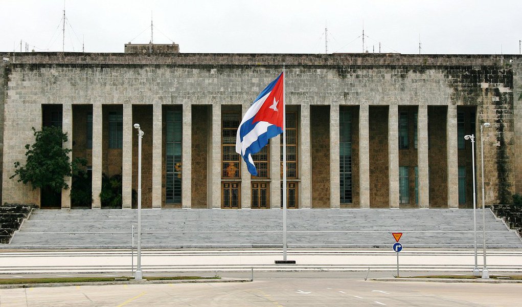 "A indigna manipulação da luta contra a corrupção tem o objetivo de desacreditar e criminalizar um líder emblemático da América [Lula] e desqualificar uma das organizações políticas [PT] mais combativas da região", disse a diplomacia cubana por meio de nota; segundo o texto, ataque contra a Constituição e a democracia no Brasil também visa a "derrubar o legítimo governo da presidenta Dilma Rousseff e liquidar o processo progressista regional"