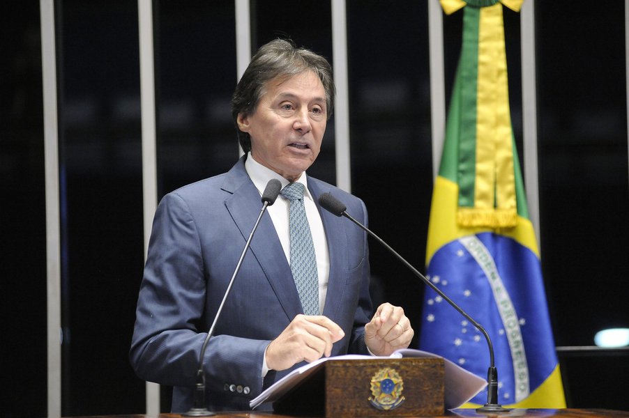 Os dois candidatos à presidência da Casa, senadores José Medeiros (PSD-MT) e Eunício Oliveira (PMDB-CE), discursam neste momento; também será eleita a nova Mesa Diretora da Casa; votação será secreta e feita por meio de urna eletrônica