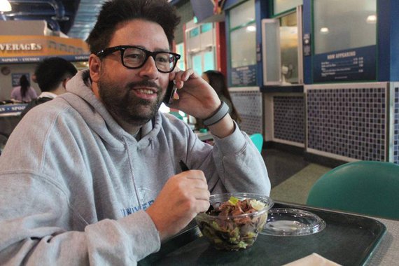 Fotógrafo, produtor de vídeo e computação Maurício Spada e Souza, filho do desenhista Mauricio de Sousa, faleceu na madrugada desta segunda-feira, 2, em sua casa, na cidade de São Paulo; Maurício tinha 44 anos e a suspeita é que tenha sido vítima de um infarte fulminante; ele deixa esposa e duas filhas; "Eu e toda a família vamos sentir sua falta, lembrar dele com saudade, abraçar suas lembranças e imaginar como será nosso reencontro", lamentou Maurício de Sousa