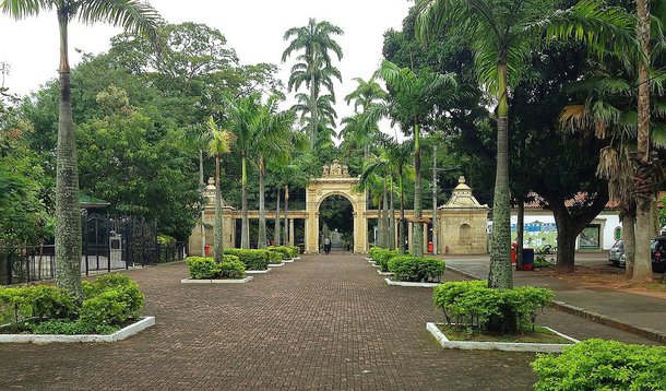 O Ibama informou que, após reunião entre representantes do órgão e do Ministério Público, a Secretaria de Meio Ambiente do Rio se comprometeu a realizar as reformas emergenciais até 6 de fevereiro, o que permitiria que o zoológico reabrisse antes no carnaval; entre as obras que deverão estar prontas estão a reparação do "núcleo de reprodução" e da "corredor da fauna" e os consertos dos recintos do leão-marinho e das araras; a unidade está fechada por determinação do Ibama após a constatação de problemas estruturais; presidente da RioZoo chegou a ser detido pela polícia