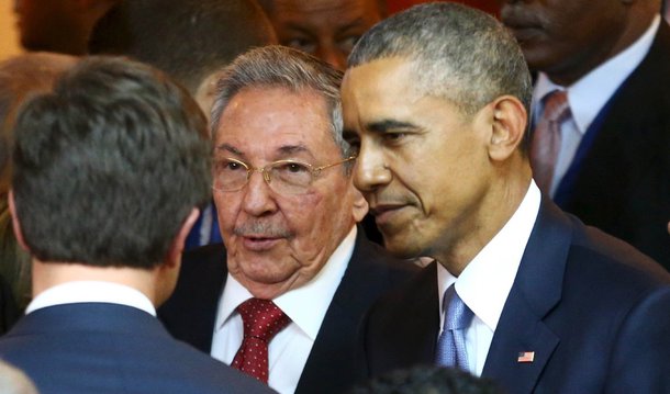 Estados Unidos informaram nesta terça-feira, 26, que vão aliviar ainda mais restrições ao regime de sanções contra Cuba envolvendo exportações e autorização de viagens aéreas;  mudanças irão facilitar viagens a Cuba ao permitir espaços bloqueados, compartilhamento de códigos e acordos de locação com linhas aéreas cubanas; "Estas alterações irão remover restrições sobre condições de pagamento e financiamento para exportações autorizadas e re-exportações para Cuba para itens que não sejam agrícolas ou commodities", diz um comunicado dos Departamentos de Tesouro e Comércio