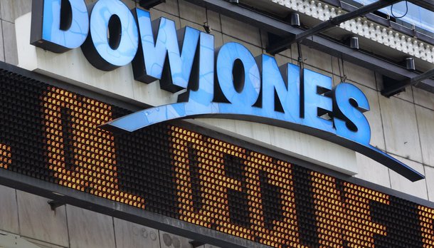 Sólidos ganhos e otimismo com projetos pró-crescimento do presidente dos Estados Unidos, Donald Trump, expandiram um rali pós-eleitoral nesta quarta-feira 25; o índice Dow Jones subiu ou 0,78%, para 20.068 pontos; o S&amp;P 500 ganhou 0,8%, 2.298 pontos e o Nasdaq teve alta de 0,99%, a 5.656 pontos