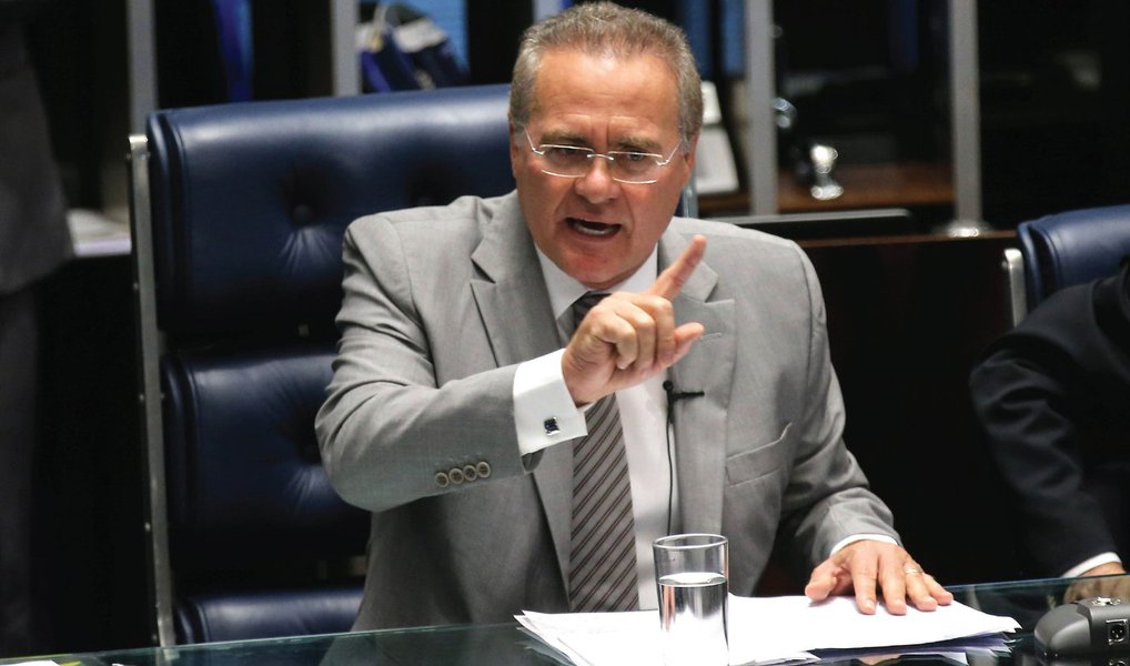 O presidente do Senado, Renan Calheiros (PMDB-AL), disse nesta segunda (9) que não colocará em votação a admissibilidade do processo de impeachment da presidente Dilma Rousseff antes que a cassação do senador Delcídio do Amaral seja votada pelo plenário da Casa; “Como esse processo é anterior, não vamos repetir a Câmara. Estou dizendo que compreendo as razões da CCJ. Até respeito a prioridade do requerimento apresentado, mas não é competência da CCJ produzir prova em julgamento de ninguém nesta Casa. Até compreendo as razões do PSDB, mas terei muita dificuldade de marcar a sessão de afastamento da presidente antes de resolver esse problema do Delcídio, que é um problema anterior”, afirmou
 
