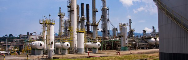 Após terem seus diretores intimados para depor em procedimento para apuração de crime instaurado a pedido da Refinaria de Manguinhos, os representantes do Sindicom, sindicato que representa as maiores distribuidoras de combustíveis do país – entre elas Shell, Ipiranga, Ale e BR Distribuidora -, se recusaram de prestar depoimento na delegacia na segunda (7); o diretor e o gerente de Planejamento da entidade, Helvio Rebeschini e Marcelo Pinheiro Brasil, protocolaram uma petição dizendo que só vão se manifestar no Ministério Público