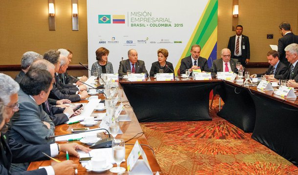 "Conto com os senhores para que nossas relações estejam além do nosso potencial. Para que sejamos capazes de construir um caminho no qual tantos interesses da Colômbia quanto do Brasil sejam contemplados. Que a gente se lance para um projeto de futuro que implique relações comerciais e de investimentos extremamente fortes entre nós", disse a presidente a lideranças empresariais brasileiras na Colômbia