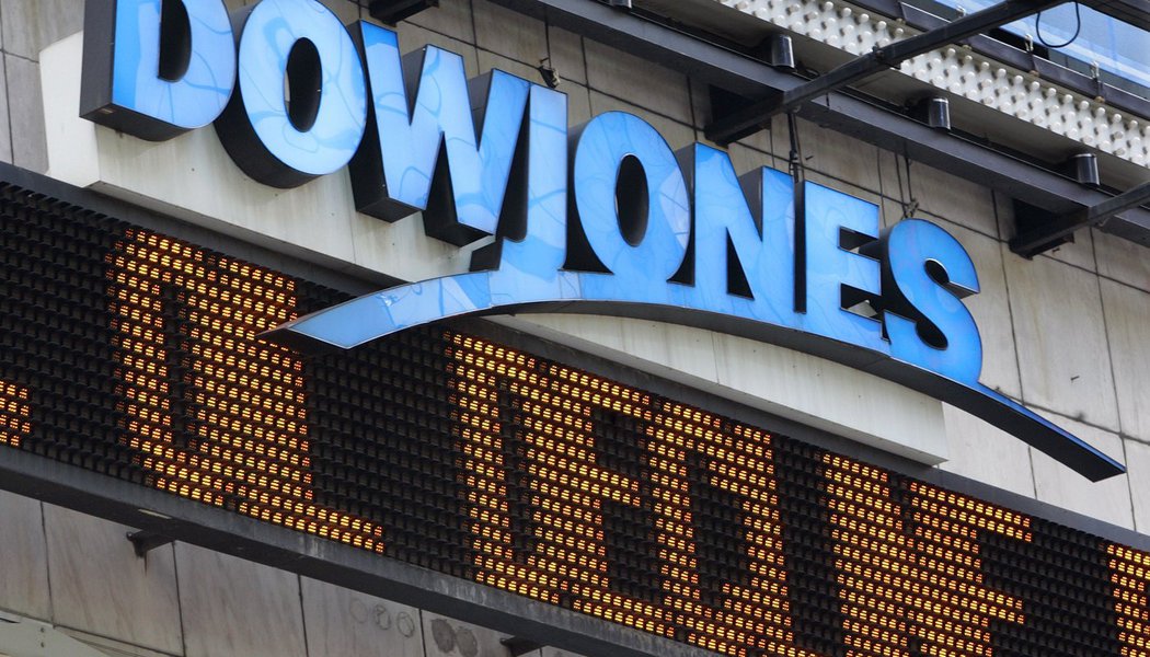 Sólidos ganhos e otimismo com projetos pró-crescimento do presidente dos Estados Unidos, Donald Trump, expandiram um rali pós-eleitoral nesta quarta-feira 25; o índice Dow Jones subiu ou 0,78%, para 20.068 pontos; o S&amp;P 500 ganhou 0,8%, 2.298 pontos e o Nasdaq teve alta de 0,99%, a 5.656 pontos