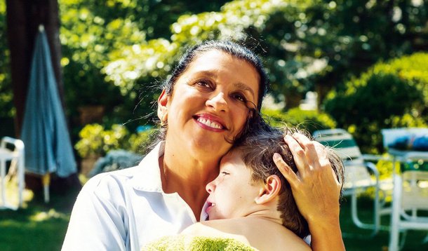 O filme brasileiro estrelado por Regina Casé ficou na lista dos cinco melhores filmes estrangeiros do ano divulgada pelo National Board of Review; "Que Horas Ela volta?" foi acompanhado pelo austríaco "Boa noite, mamãe", o italiano "Mediterranea", o alemão "Phoenix" e o ucraniano "A gangue"; longa de aventura e ação "Mad Max: Estrada da Fúria" foi nomeado o melhor filme de 2015 pela organização americana, que escolheu o húngaro "O filho de Saul" como o melhor longa em idioma estrangeiro
.