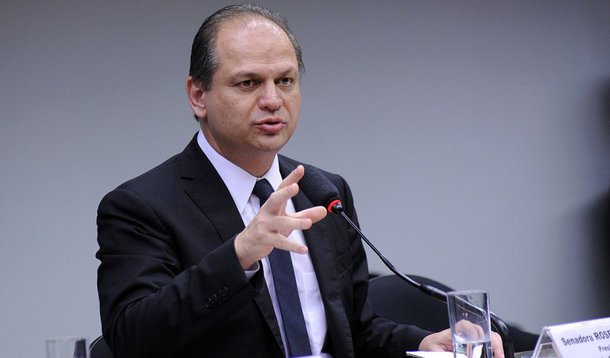 Relator do Orçamento que propõe cortar o Bolsa Família, Ricardo Barros (PP-PR) sugere engordar a verba pública que é distribuída anualmente entre as legendas em R$ 600 milhões para compensar o corte das doações das empreiteiras em crise por causa da Lava Jato 