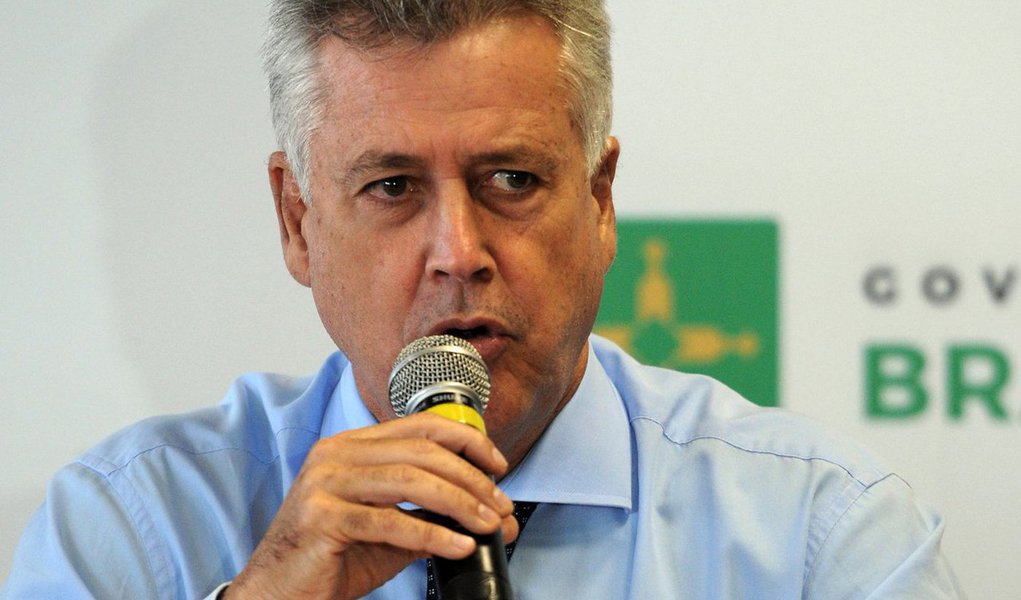 Governador Rodrigo Rollemberg reuniu-se com o presidente do TJDFT, Getúlio de Moraes, com o objetivo de tratar a liberação de verba para pagamento de precatórios — débitos do executivo em face de condenações na Justiça; pagar os precatórios é indispensável para que o governo local possa acessar a segunda parte do empréstimo do Banco do Brasil para obras em mobilidade e infraestrutura, firmado em janeiro; essa parcela equivale a R$ 240 milhões