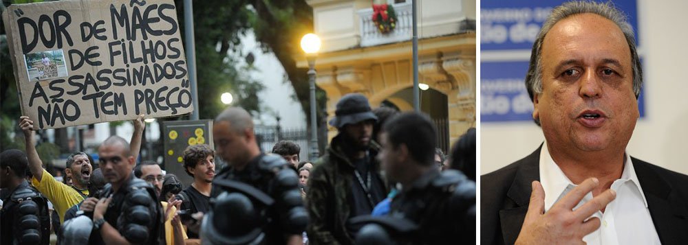 Governador do Rio de Janeiro, Luiz Fernando Pezão (PMDB) foi chamado de "covarde" durante manifestação organizada por parentes e amigos dos cinco jovens entre 16 e 25 anos fuzilados por policiais militares há uma semana, em Costa Barros, na zona norte do Rio; Associação de Moradores do Morro da Lagartixa, onde moravam os rapazes assassinados, cobra o apoio do governo às famílias das vítimas; "O governador (Luiz Fernando) Pezão até agora não deu nem apoio psicológico às famílias. A comunidade está cansada de tanta morte sem querer, dos policiais atirarem sem perguntar", afirmou o vice-presidente da associação, Aluizio Brandão
