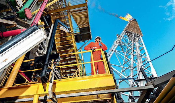 Produção de petróleo e gás natural da Petrobras no Brasil, em janeiro, caiu 7,1% quando em comparação com o mês anterior; parte da queda é atribuída a paradas programadas para manutenção em algumas plataformas da estatal; produção média de petróleo no país no mês passado foi de 2 milhões de barris por dia (bpd)