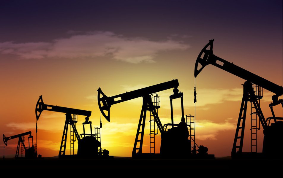 Os preços do petróleo subirão gradualmente em direção a US$ 60 o barril até o final de 2017, mostrou uma pesquisa da Reuters nesta quinta-feira, com o fortalecimento do dólar, uma provável recuperação da produção de petróleo dos Estados Unidos e possíveis descumprimentos do acordo da Organização dos Países Exportadores de Petróleo influenciando os mercados; os contratos futuros de petróleo Brent ficarão em US$ 56,90 por barril em média em 2017, de acordo com 29 analistas e economistas consultados, um pouco abaixo da previsão de US$ 57,01 na pesquisa anterior