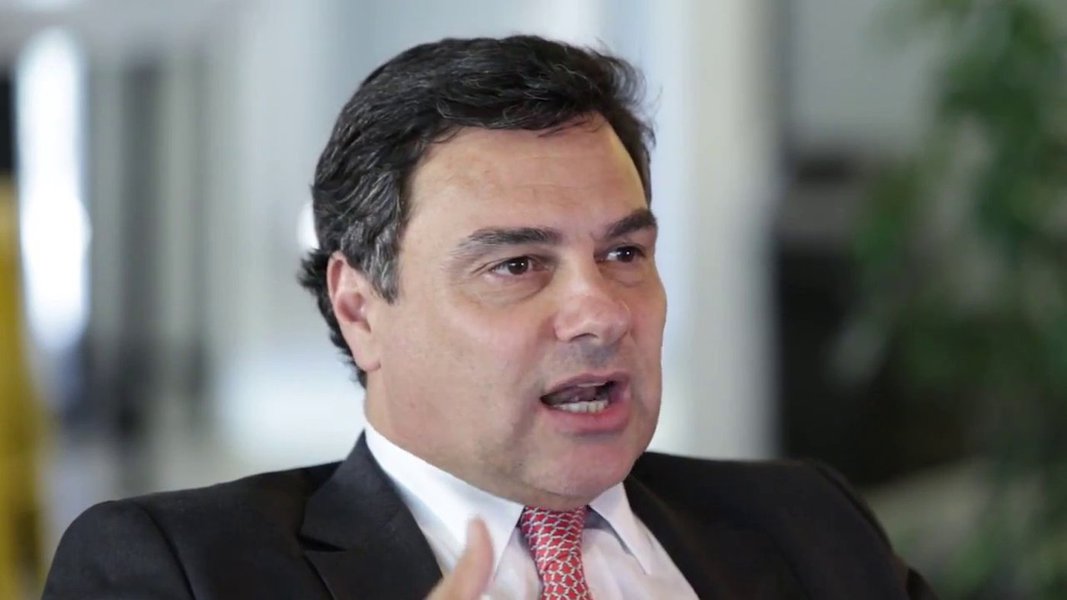 Novo procurador-geral de Justiça do Rio, Eduardo Gussem, defendeu que o MP acompanhe mais de perto a execução orçamentária; "A crise financeira não pode servir de justificativa para retrocessos nas questões sociais e na cidadania", afirmou; em dezembro, a Alerj rejeitou a proposta de extinguir os programas sociais Renda Melhor e Renda Melhor Jovem como parte do arrocho fiscal do governo Luiz Fernando Pezão; o Estado foi o primeiro a decretar estado de calamidade financeira por conta da crise