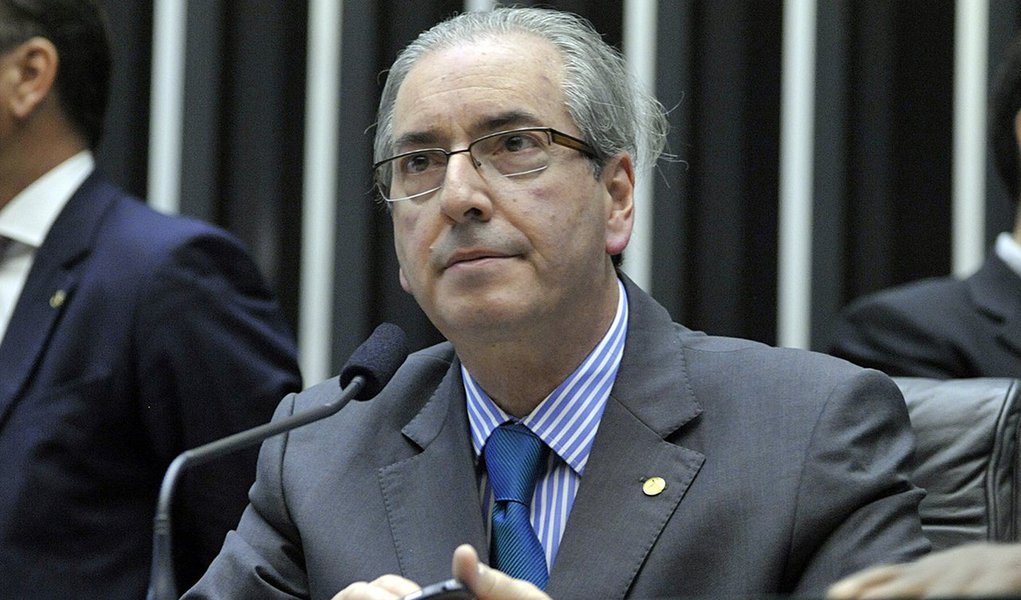 'A Polícia Federal pediu para investigar Cunha em dezembro de 2006. Estamos em 2015 e não se sabe nada sobre o processo. Vão se completar nove anos e nada… Nem sequer o conhecimento, pela opinião pública, do que se tratam  as “transações cambiais com indícios de irregularidade” de Eduardo Cunha', ressalta Fernando Brito
