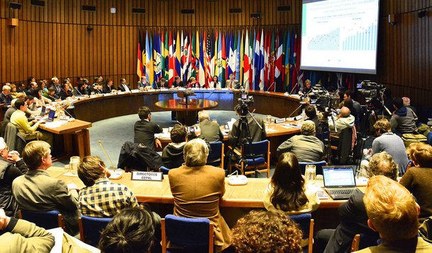 Comissão Econômica para a América Latina e o Caribe (Cepal) estima que a economia da América Latina e do Caribe irá sofrer uma queda de 0,3% em 2015, afetada em parte pelo desempenho do Brasil; expectativa para 2016 é de um crescimento de 0,7%; para o Brasil, Cepal estima uma retração de 2,8%, contra 1,5% da estimativa anterior