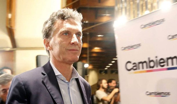 Posse do presidente eleito da Argentina, Mauricio Macri, está marcada apenas para o dia 10, mas a reunião com Dilma Rousseff nesta sexta-feira inaugura nova política externa do opositor de Cristina Kirchner; a presidente do Brasil já se posicionou contra a intenção de Macri de pedir a suspensão da Venezuela do Mercosul, anunciada logo após sua vitória nas urnas