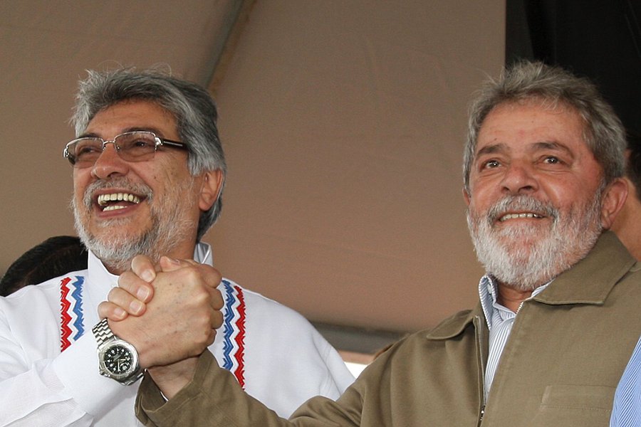 O ex-presidente do Paraguai, e atual senador, Fernando Lugo, que foi deposto com um golpe de Estado em 2012, disse ter tido a sensação de um “déjà vu” ao ver a ação arbitrária contra Lula; “A perseguição a Lula no Brasil nos faz recordar muito bem o que fizeram no processo de mudança no Paraguai. Déjà vu?”, afirmou