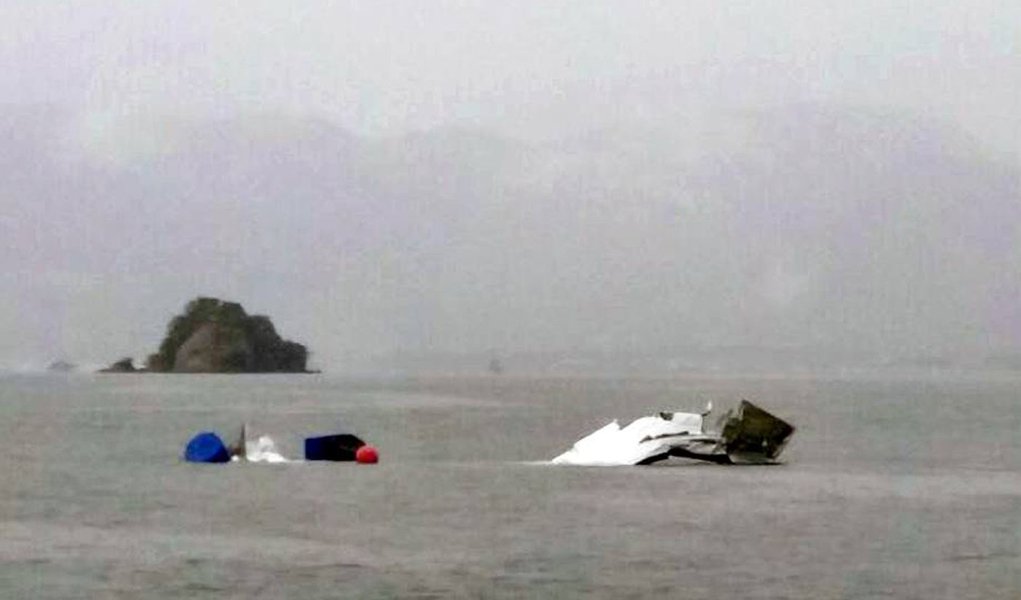 Ministério Público Federal em Angra dos Reis (RJ) pediu à Aeronáutica e à Anac documentos para investigar o acidente aéreo que matou o ministro Teori Zavascki e outras quatro pessoas em Paraty; além dos documentos, MPF também pedirá a gravação de voz da aeronave e realizará outras diligências, como depoimento de testemunhas, para investigar o caso