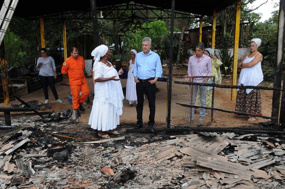 Indícios de incêndio criminoso em terreiro de candomblé motivaram a decisão do governador Rodrigo Rollemberg, que, neste sábado, visitou o local
