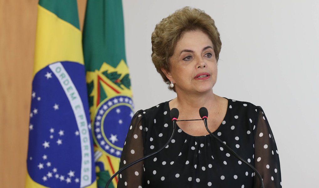 Jornal inglês diz que resultado da votação do impeachment neste domingo no Brasil pode representar o início de novos problemas para o país, podendo gerar instabilidade ainda maior que a atual ou até mesmo "jogar o país no caos"; reportagem ressalta que caso o vice-presidente Michel Temer assuma a Presidência da República, deverá enfrentar uma oposição ferrenha por parte do PT e de outras legendas de esquerda que consideram o impeachment como uma espécie de golpe, levando o Brasil a adentrar "em território desconhecido"