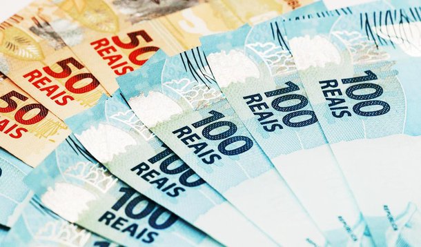 Inadimplência no mercado de crédito brasileiro no segmento de recursos livres ficou estável em outubro a 5,9%, mesmo patamar de setembro; segundo dados do Banco Central; estoque total de crédito no país teve baixa de 0,5% sobre o mês anterior, a R$ 3,095 trilhões, ou 50,3% do Produto Interno Bruto (PIB)