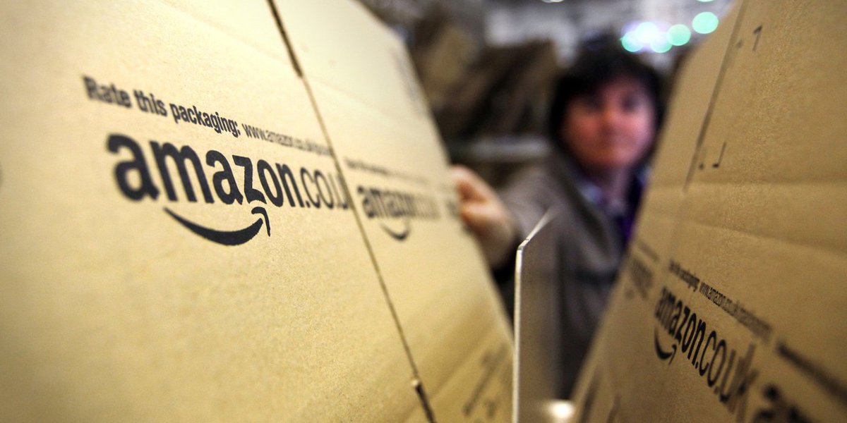 A Amazon, maior varejista online nos EUA, moveu uma ação judicial no estado de Washington contra 114 mil pessoas, que foram identificadas como “avaliadoras fraudulentas” de produtos e serviços, para beneficiar as empresas que as contratam; elas cobram preços tão baixos como US$ 5 por avaliação; A Amazon não é a única empresa afetada por esse tipo de fraude; as avaliações de restaurantes no site da Yelp e de hotéis no site da TripAdvisor também foram contaminadas por avaliadores sob encomenda; hoje, cerca de 45% dos consumidores americanos só tomam decisões de compra depois de ler avaliações