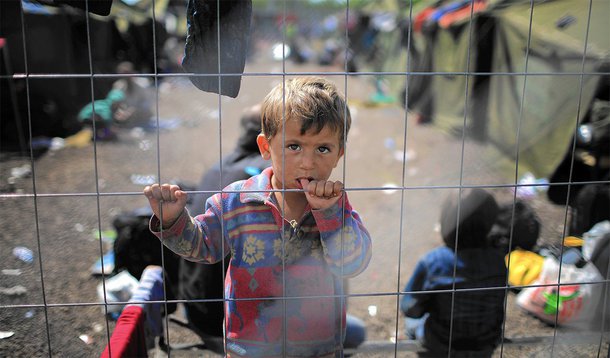 Comissão Europeia apresentou novo sistema de asilo que prevê "contribuição solidária" de 250 mil euros por cada candidato à proteção internacional não aceito pelos Estados-Membros que estejam fora do sistema de recolocação; proposta prevê um "sistema mais justo, baseado na solidariedade" e que será ativado automaticamente quando um país enfrenta "número desproporcionado de candidaturas para asilo", ou seja, mais de 150% do número de referência