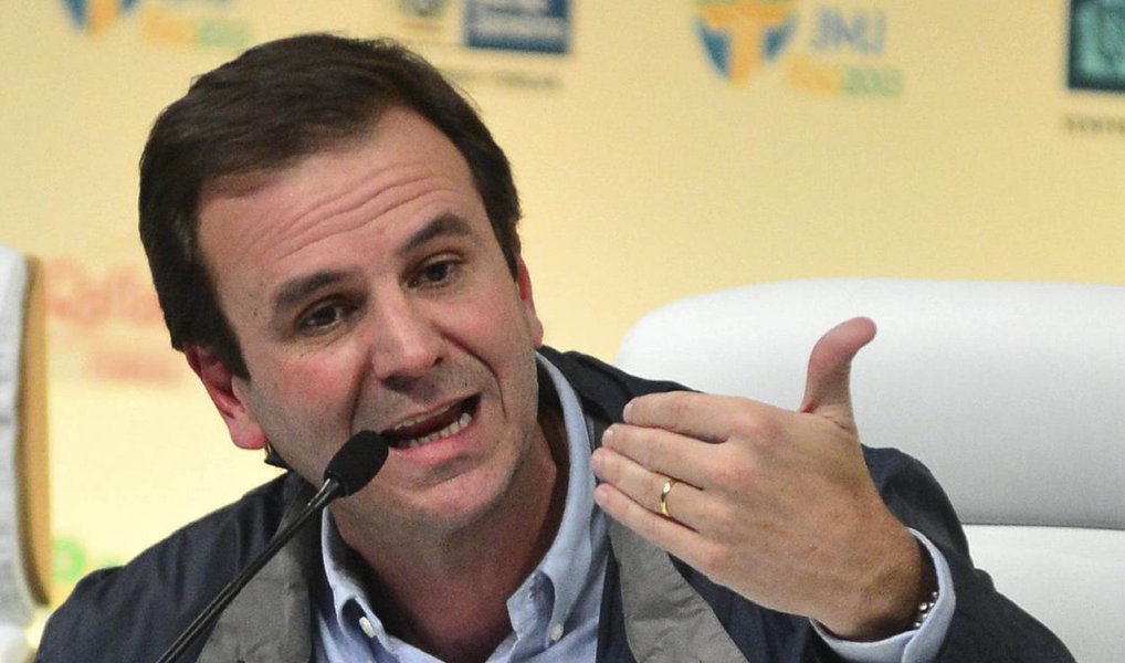 O prefeito disse que medidas para conter o alastramento da doença estão sendo executadas pelo Poder Público, tanto em nível municipal quanto federal; “É uma doença desconhecida, por isso gera tanta insegurança, mas as ações das autoridades brasileiras, dos governos municipais e federal, é bastante efetiva. Vamos tomar as precauções e os cuidados. O time da prefeitura está todo na rua. Temos ampliado a nossa rede de agentes de saúde, que está trabalhando direto nisso”, declarou