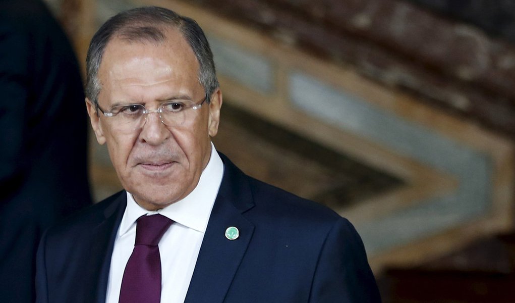 Moscou declarou que é necessário esclarecer o mais rápido possível todas as circunstâncias do assassinato do embaixador russo em Ancara, Andrei Karlov, disse o chanceler russo Sergei Lavrov; além disso, Lavrov expressou a esperança de que esta tragédia (assassinato do embaixador russo na Turquia) obrigue os dois países a lutar contra o terrorismo de forma ainda mais decisiva