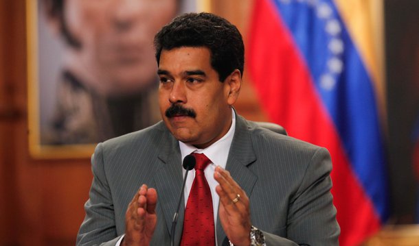 A oposição venezuelana iniciou uma para destituir o presidente Nicolás Maduro, prometendo manifestações e pressão por um referendo e emenda constitucional para acabar com o mandato do presidente;  "A mudança está vindo e ninguém pode pará-la", disse o líder da coalizão Unidade Democrática, Jesus Torrealba, segundo ele,mais de duas dúzias de partidos decidiram por unanimidade ativar "todos os mecanismos pela mudança" na Constituição venezuelana em busca de um "governo de unidade nacional"