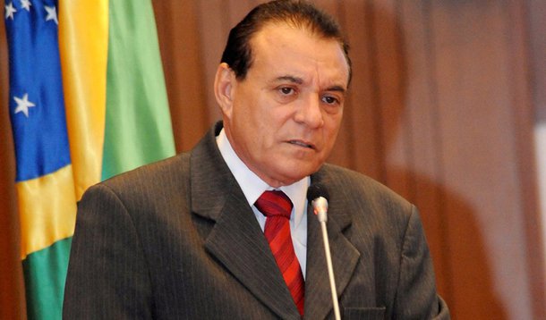 O deputado estadual Raimundo Cutrim (PCdoB), durante discurso, explicou que o escândalo na concessão de incentivos fiscais feitas pela secretaria da Fazenda, no governo Roseana Sarney, só veio à tona, também, por conta da questão dos precatórios; para ele, “essa de precatórios é muito maior, é muito mais robusta. Ali tem medalhões de Poderes envolvidos encabeçando, ali é uma organização que não tem mais de cinco cabeças”