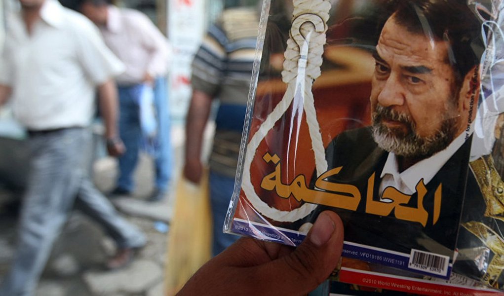 Depois de ser derrubado pelos EUA, o ex-presidente do Iraque, Saddam Hussein, nunca pediu misericórdia, disse o assessor de segurança nacional primeiro-ministro israelense Mowaffak al-Rubaie; segundo ele, antes de sua morte, Hussein exclamou: "Viva a nação!", "Viva o povo!", "Viva a Palestina!" e "Morte aos EUA!"