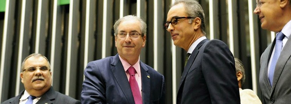 "Será saudável para o país se, passado o impeachment, o STF der sequência aos inquéritos existentes na Corte sobre o presidente da Câmara e demais políticos", defende o jornal dos irmãos Marinho; eles dizem que a tramitação do processo se deu "à margem de Eduardo Cunha", que é alvo de quatro inquéritos e uma ação penal no Supremo, além do pedido de afastamento da presidência da Câmara protocolado pela PGR