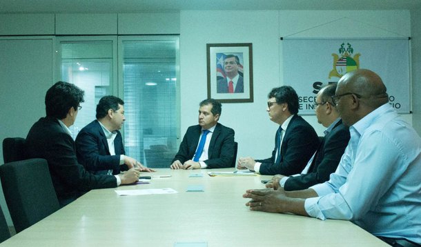 O Maranhão poderá se transformar em 2017, em um dos maiores polos de armazenamento de líquidos do País, após a assinatura do termo de compromisso entre o governo do Maranhão e a empresa Raízen, realizado recentemente; com a assinatura, serão investidos R$ 200 milhões na construção de um de terminal de armazenamento de líquidos na retroárea do Porto do Itaqui, área do Distrito Industrial de São Luís