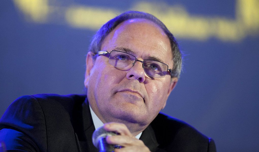 Israel anunciou a indicação de Dani Dayan, escolhido inicialmente para embaixador no Brasil, para ocupar o cargo de cônsul-geral em Nova York, posto que foca nas relações israelenses com judeus e setores empresariais nos EUA; governo brasileiro, que tem apoiado a campanha por um Estado Palestino nos últimos anos, havia relutado em aceitar a nomeação em agosto de Dayan, um conhecido defensor das colônias nos territórios na Cisjordânia