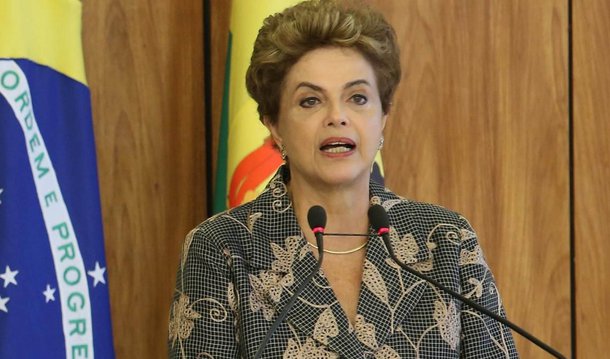 Presidente Dilma Rousseff, que embarcou nesta sexta-feira (5) para passar o fim de semana em Porto Alegre, decidiu voltar a Brasília no domingo (7) à noite e vai permanecer na capital durante o Carnaval para tratar do contingenciamento de recursos (que deve chegar a R$ 50 bilhões) com a equipe econômica e acompanhar a situação do surto de Zika vírus no país