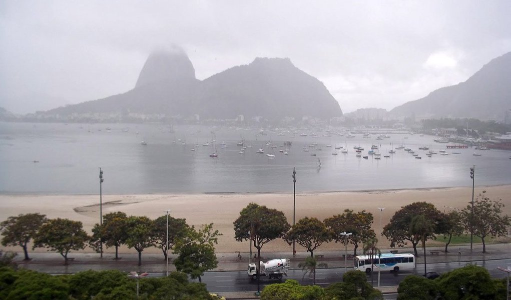 A informação é do Centro de Operações do Rio de Janeiro; a mudança aconteceu devido à atuação de fortes núcleos de chuva moderada a forte, principalmente nas zonas Norte e Oeste do município