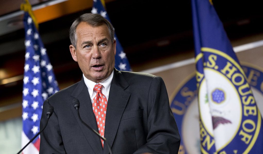 Presidente do Congresso dos Estados Unidos, o reublicano John Boehner, anunciou, a sua renúncia ao cargo; ele deixará o posto no próximo dia 30 de outubro; razões para a renúncia ainda não foram justificadas; analistas destacam que a visita do papa Francisco aos EUA, que nesta quinta-feira fez um forte discurso no Congresso, pode ter influenciado a decisão do parlamentar