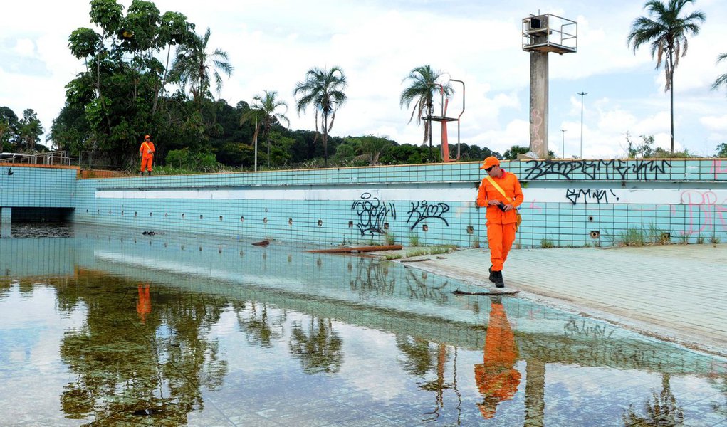 O aumento ocorreu nas duas primeiras semanas de 2016 em relação ao mesmo período do ano passado; a variação foi impulsionada, especialmente, pelo crescimento de ocorrências da doença em Brazlândia: de três para cem; os dados constam do informativo epidemiológico divulgado pela Secretaria de Saúde; apesar do acréscimo geral, o documento mostra queda em 13 regiões administrativas e estabilidade em nove