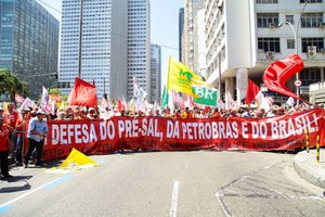 É surpreendente a apatia geral diante das ações do governo contrárias aos interesses nacionais. Falta indignação. Ninguém mais sai às ruas para protestar, como se todos estivessem satisfeitos e conformados com tudo o que está acontecendo