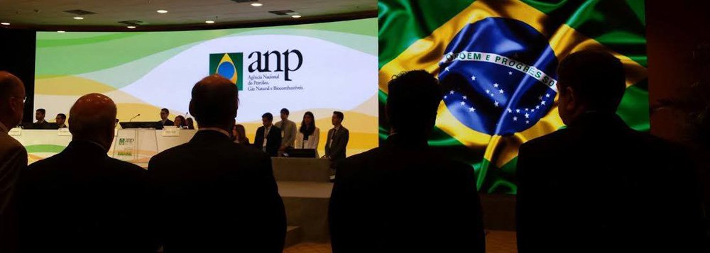 Ministério de Minas e Energia (MME) adiou para 5 de fevereiro a realização do primeiro leilão para contratação de energia elétrica de 2016; leilão estava inicialmente marcado para 29 de janeiro e deverá fechar contratos de 30 anos para hidrelétricas, de 25 anos para termelétricas a biomassa e carvão e de 20 anos para parques eólicos e termelétricas a gás natural