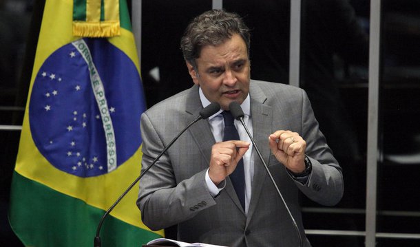 Em discurso nesta quarta (7), o senador Aécio Neves (PSDB) saiu em defesa do julgamento do TCU que analisa as contas de 2014 do governo Dilma; ele negou que o ministro Augusto Nardes tenha ligações com a oposição; o tucano defendeu ainda que o Poder Legislativo cumpra seu papel; segundo ele, os membros da oposição serão "absolutamente inflexíveis" na defesa das instituições, "porque não bastasse o descalabro econômico que mergulharam o país, a gravíssima crise social que leva empregos, eleva os índices da inflação e a taxa de juros que pune aqueles que menos têm, não bastasse toda esta crise moral e sem precedentes na qual estamos também mergulhados, o que se quer com essas últimas ações desesperadas de agentes do governo federal é desmoralizar as nossas instituições"