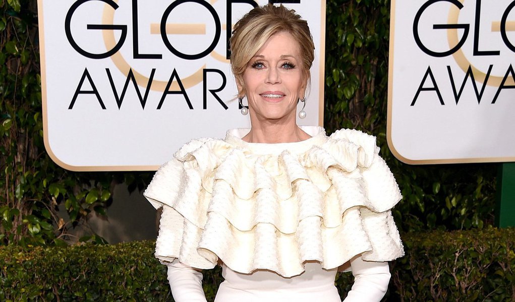 A atriz Jane Fonda, de 77 anos, revelou que fuma maconha dia sim, dia sim também; "Eu vou fumar maconha todos os dias", afirmou a atriz em entrevista para revista "Du Jour Magazine", ao ser perguntada sobre a regularidade do seu hábito relaxante