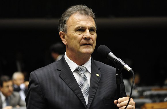 Deputado federal Toninho Wanderscheer (PROS-PR) admitiu neste domingo que irá votar a favor do impeachment da presidente Dilma Rousseff, mesmo sabendo que não há base legal para retirá-la da Presidência; "Votar a favor do impeachment é muito difícil quando se faz uma análise técnica do processo", disse o parlamentar; "Votarei sim ao impeachment. Espero ser esta a solução para o nosso país sair da crise e retomar o crescimento"