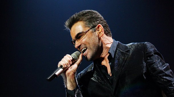 A causa da morte do cantor George Michael esta semana não ficou clara em uma autópsia inicial e mais testes serão necessários, disse a polícia britânica nesta sexta-feira; o cantor britânico, que se tornou um dos ídolos pop dos anos 80 com o Wham! e depois forjou uma carreira solo de sucesso, morreu em sua casa no sul da Inglaterra, no domingo, aos 53 anos; "Um exame post mortem foi realizado ontem como parte da investigação sobre a morte de George Michael", disse a polícia de Thames Valley