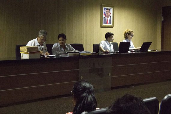 Foi realizada a primeira sessão de licitação para contratação de empresa especializada para construção do Novo Terminal de Passageiro do Ferryboat do Cujupe, no município de Alcântara; quatro empresas apresentaram os envelopes com a documentação de habilitação e as propostas de preço, que começaram a ser analisadas pela equipe da Comissão Setorial de Licitação da Empresa Maranhense de Administração Portuária (Emap), responsável pela gestão dos terminais externos da Ponta da Espera e do Cujupe; a obra está orçada em R$ 12,9 milhões, conforme previsto no Plano de Investimento 2016/2017 da Emap